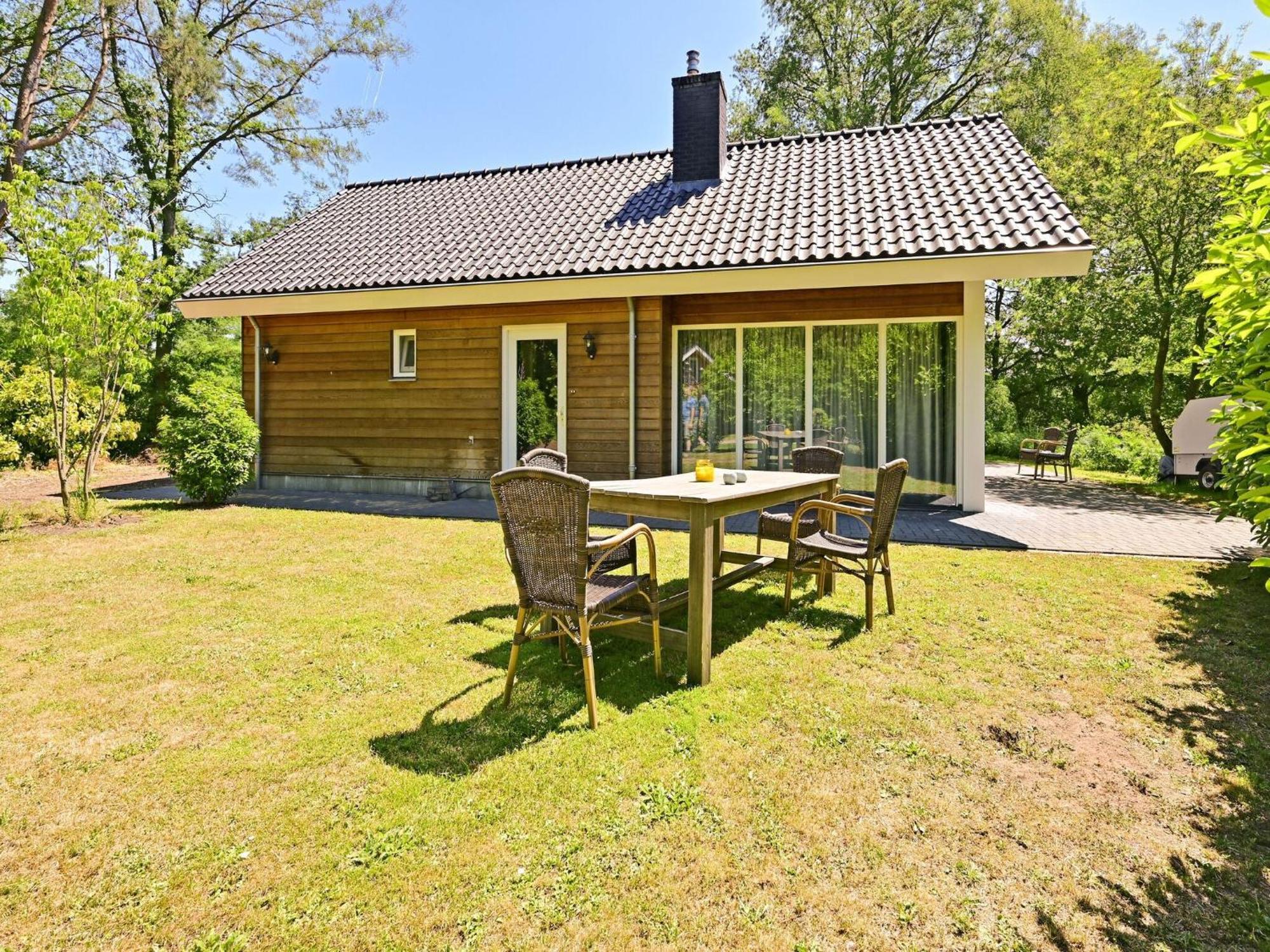 Chalet With Gorgeous View Of The Natural Surroundings Weerselo Exteriér fotografie